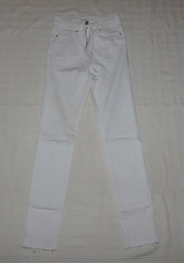 Pantalón pitillo blanco