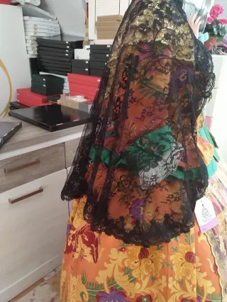 Mantilla Negra Bordada