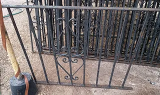 Barandilla de hierro forjado.