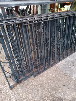 Barandilla de hierro forjado.