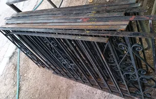 Barandilla de hierro forjado.