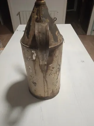 Aceitera industrial antigua