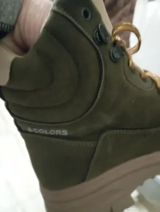 Botas de montaña senderismo marrones y verdes