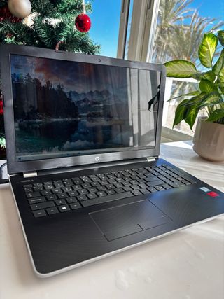 Portátil HP 15-bs103ns Intel i5-825-AMD Radeon 520