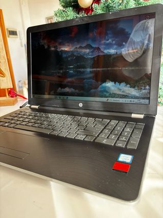 Portátil HP 15-bs103ns Intel i5-825-AMD Radeon 520