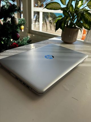 Portátil HP 15-bs103ns Intel i5-825-AMD Radeon 520