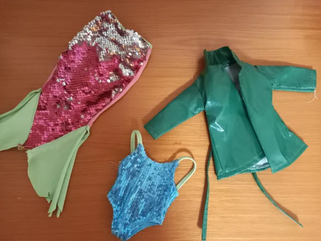 Muñeca Nancy con pelo bicolor y vestidos