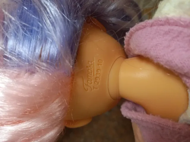 Muñeca Nancy con pelo bicolor y vestidos