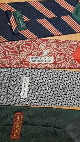 Lotto 8 cravatte 100% seta diversi stili