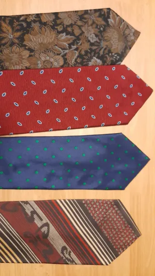 Lotto 8 cravatte 100% seta diversi stili