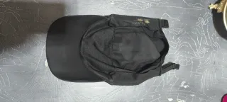 Gorra Adidas Negra con Rayas Plateadas