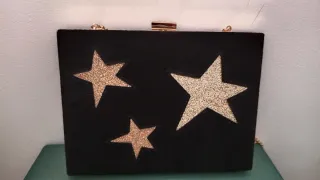 Bolso de fiesta negro con estrellas doradas