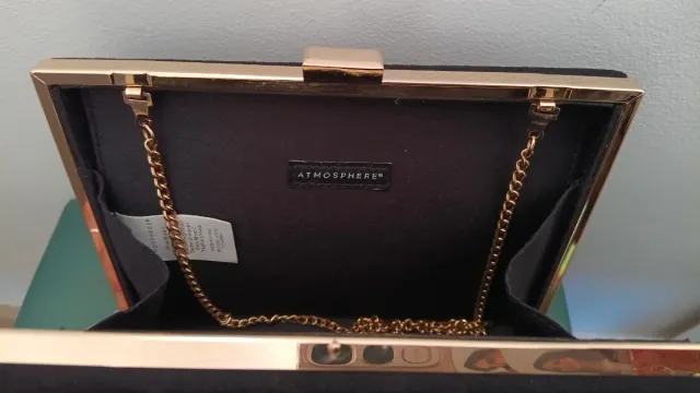 Bolso de fiesta negro con estrellas doradas