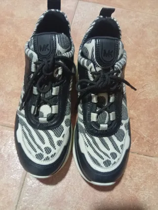Zapatillas Michael Kors Blancas y Negras