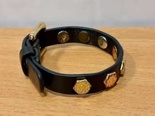 Pulsera Bimba y Lola cuero negro con tachuelas