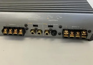 Etapa de potencia Nakamichi y subwofer Hertz