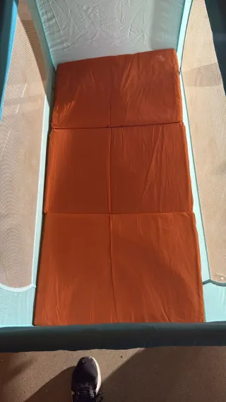 Cuna de viaje con colchón