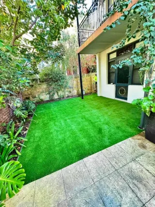 Servicio de jardinería y césped artificial