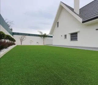 Servicio de jardinería y césped artificial