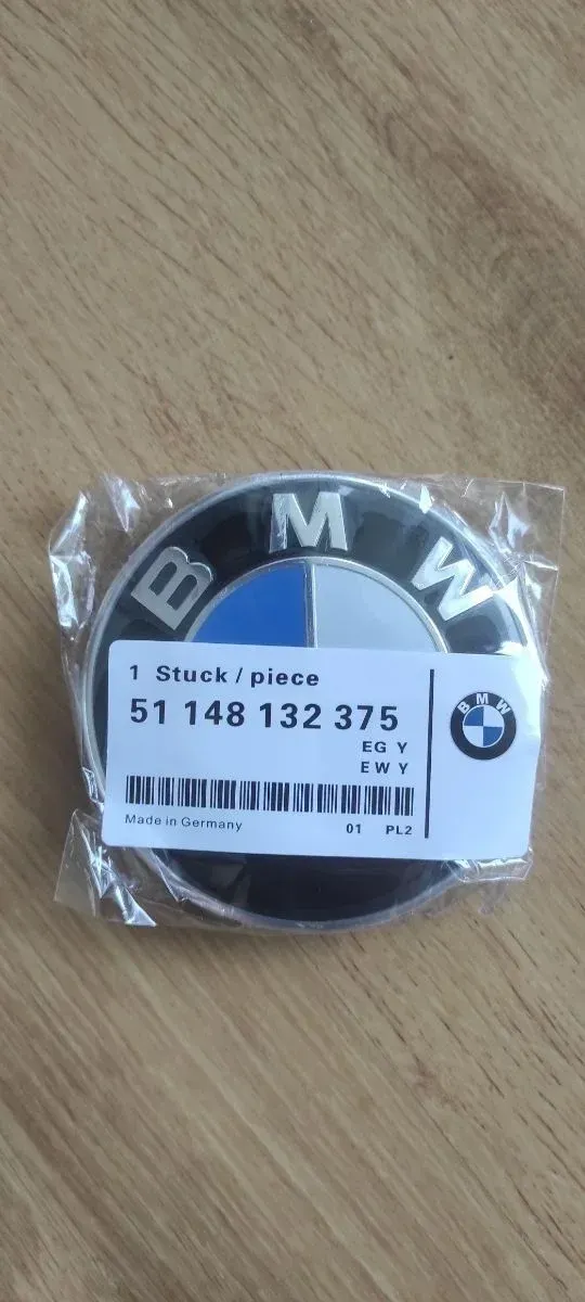 1 ANAGRAMA / EMBLEMA BMW PARA CAPÓ 82 mm