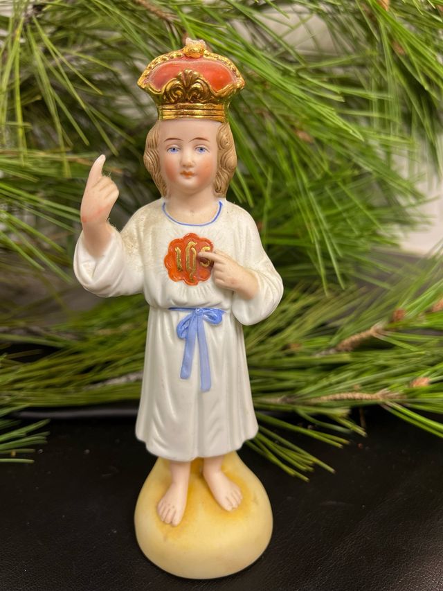Bambino Gesù. Praga. Biscotto. Porcellana.