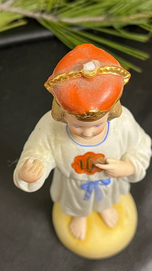 Bambino Gesù. Praga. Biscotto. Porcellana.