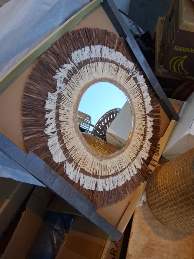 Espelho decorativo com franjas