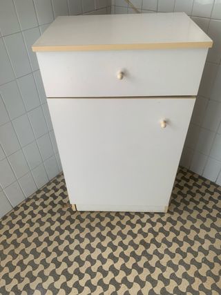 Mobile basso con cassetti e ante in legno perfetto