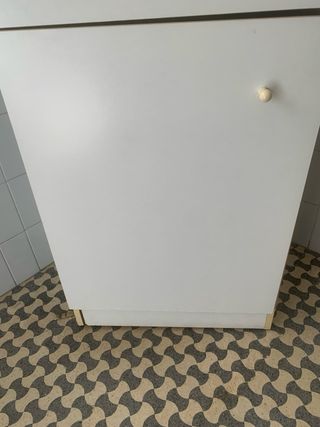 Mobile basso con cassetti e ante in legno perfetto