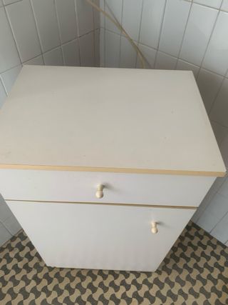 Mobile basso con cassetti e ante in legno perfetto