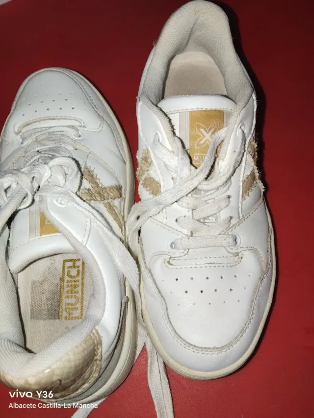 Zapatillas Munich Blancas y Beige