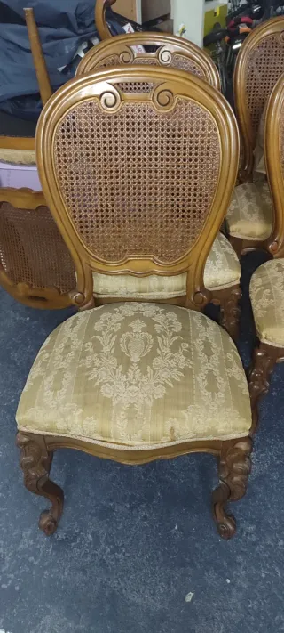 Sillas antiguas de madera y ratán