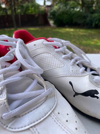 Zapatillas Puma Blancas y Rojas