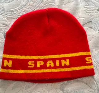 Berretto invernale SPAGNA rosso e giallo