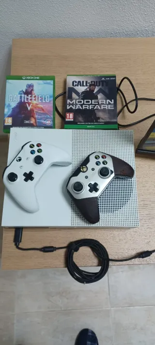 Xbox One S con 2 mandos y juegos