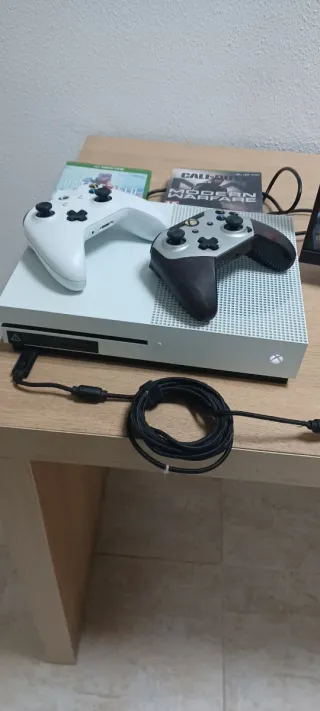 Xbox One S con 2 mandos y juegos