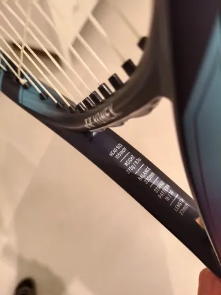 Raqueta YONEX EZONE 105 275G Grip 2