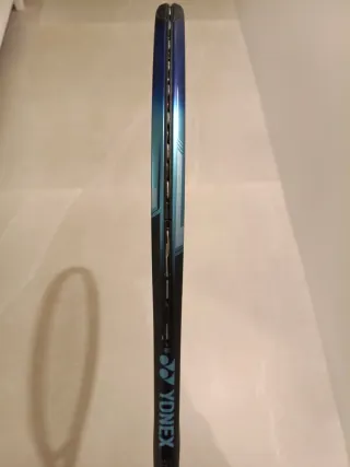 Raqueta YONEX EZONE 105 275G Grip 2