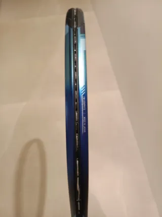 Raqueta YONEX EZONE 105 275G Grip 2