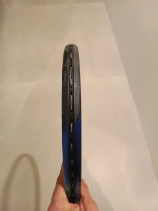 Raqueta YONEX EZONE 105 275G Grip 2