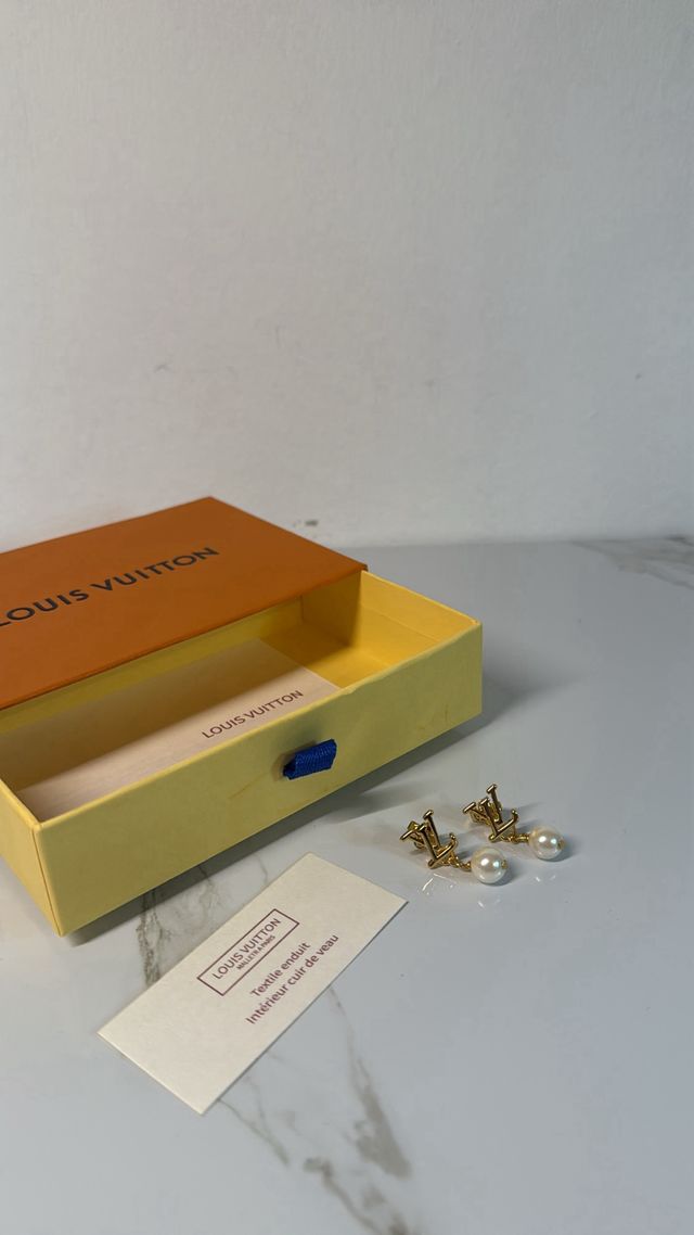Orecchini Louis Vuitton in Oro con Perla