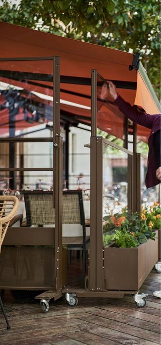 Mampara cortavientos hostelería