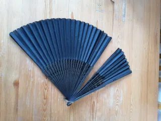 Abanico grande negro roto