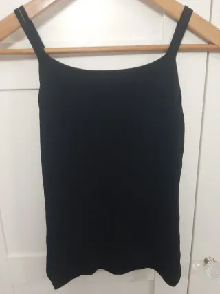 Top punto negro con bordados de pedreria talla M