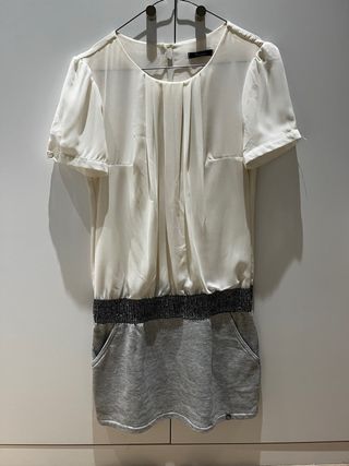 Vestido mini blanco y gris.