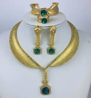 Juego de Joyas Dorado con Piedras Verdes