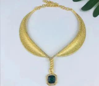 Juego de Joyas Dorado con Piedras Verdes