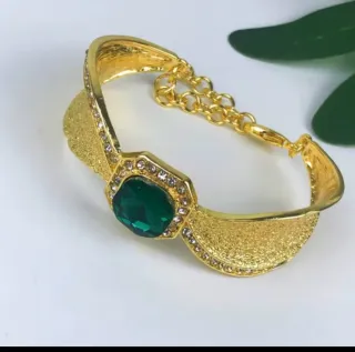 Juego de Joyas Dorado con Piedras Verdes