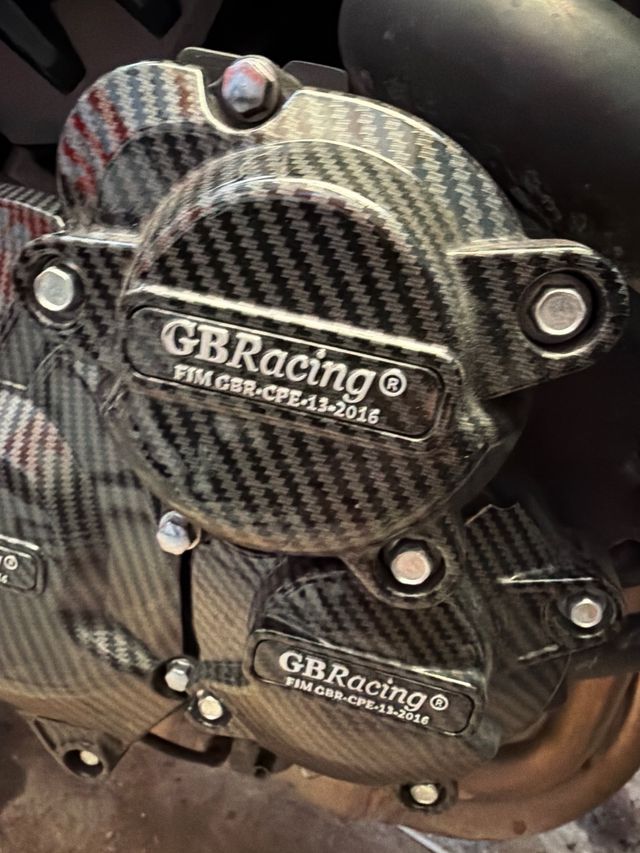 Protectores Tapa Motor Suzuki GSX-S 750