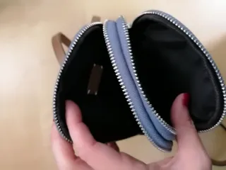 Bolso pequeño mujer azul y marrón.